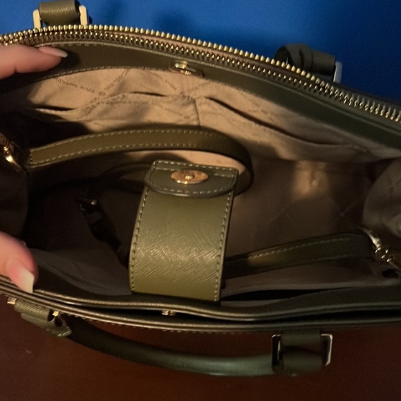 Michael kors satchel - Picture 4 of 4